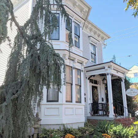 The Richard Johnston Inn & 1890 Caroline House