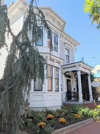 The Richard Johnston Inn & 1890 Caroline House Отели рядом с достопримечательностью «Терминус оф Вирджиния Рейлуэй Трейл»