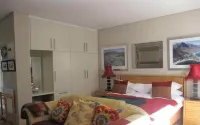 Navona Constantia Guest Cottage - 발코니