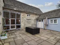 Greyhound Barn - Pet-friendly
