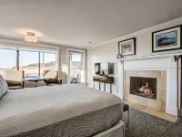 The Waves Hotels in Cannon Beach