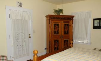 Bear Flag Inn