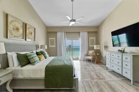 Costa Atlantica Punta Cana - Beach Vacation Condos Отели рядом с достопримечательностью «Beach at Bavaro Princess All Suits Resort, Spa and Casino»