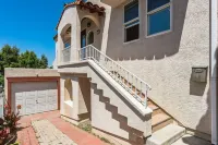 Charming Retreat on West Quince Street 2 Bedroom Condo by RedAwning Hotels in Balboa Park