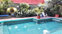 Solimar Inn Suites - مسبح