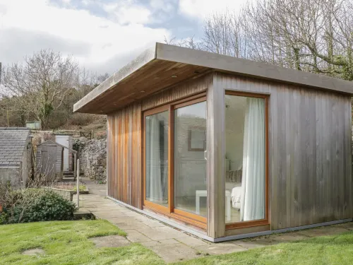 Bron Heulog Cottage Hotels in Llangoed