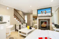 Costa Mesa/Newport - Fast Wifi - Work Stations - Free Parking - Self Check in! (cm-1)