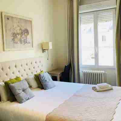 Logis Hôtel Louise de Savoie Rooms