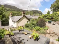 Llys Elen Hotels near Pen y Pass Warden Centre