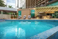 K Hotel - piscina