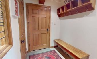 Snowmass Village 2 Bedroom Platinum-Rated Ski in, Ski Out Condo