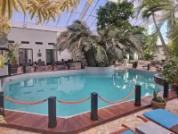 Hotel Tropical فنادق في Hotton