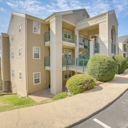 Branson Condo w/ Balcony, Near Silver Dollar City!