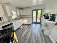 Pet-Friendly Condo in Cape May Historic District - 2 Bedroom with AC and Kitchen
