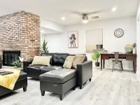 3BR/2BA Near the BLVD - Parking, Laundry, Sleep 10