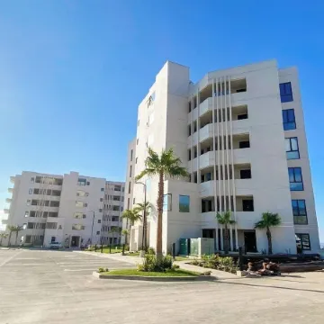Seafront Condo Pool and Jacuzzi