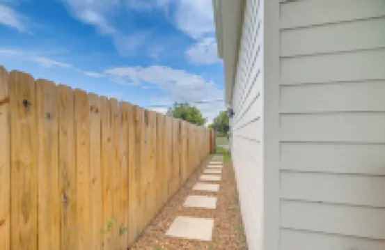 Modern Houston Home w/ Yard, 3 Mi to Toyota Center