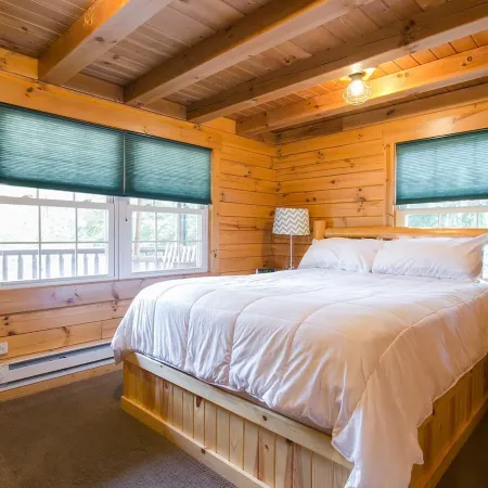 Pine Cove Treehouses & Cabins