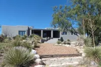 Big Sky Marfa - Quiet, Spacious Adobe with Spectacular WtX Views! Hotel dekat Building 98