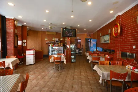 Yeni Hotel Отели рядом с достопримечательностью «Литературный музей-библиотека Ахмеда Хамди Танпынара»