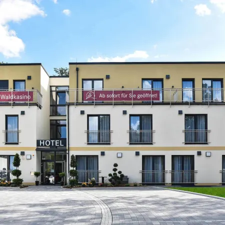 Hotel am Waldkasino Отели рядом с достопримечательностью «Церковь Святого Севера»