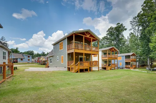 Counce Vacation Rental w/ Private Deck: Near Golf! - parking