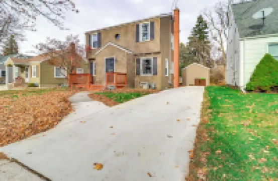 Walk to Adrian College: Family Home in Michigan