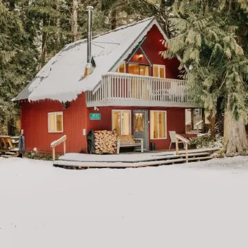 63Mbr - Hot Tub - BBQ - Pets Ok - Wifi - Sleeps 6 2 Bedroom Home by RedAwning