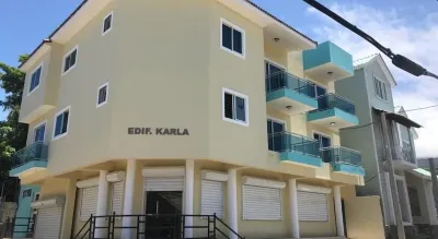 Luxury Karla Apartments فنادق في 
