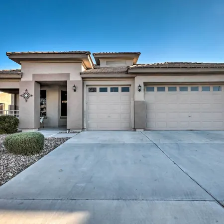 Pool Table and Bar! Family-Friendly Phoenix Retreat