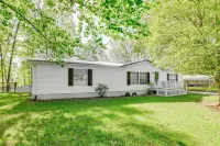 Quiet Horseshoe Hill House by Lake Barkley! - parking