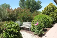 Hôtel Saint Louis Hotels in Le Thor