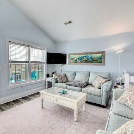 Beach Bliss: 4Br Beach Access Kayak Wi-fi 4 Bedroom Home by RedAwning