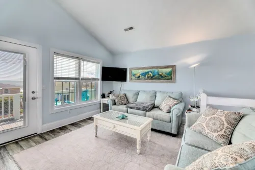 Beach Bliss: 4Br Beach Access Kayak Wi-fi 4 Bedroom Home by RedAwning
