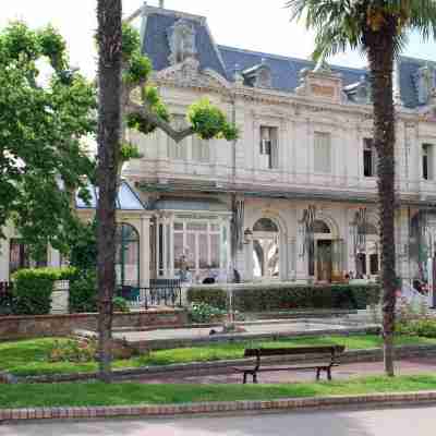 Rev'Hôtel Lamalou les bains Hotel Exterior