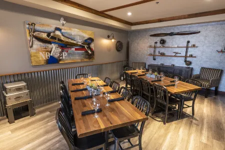 Pemberton Valley Lodge Отели в г. Сквамиш-Лиллоет C