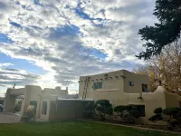 El Pueblo Lodge Отели в г. 