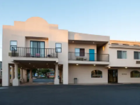 Edgewater Inn and Suites Hotels in Pismo Beach
