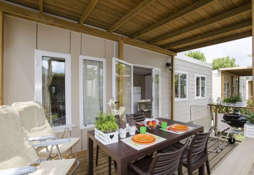 Awesome Apartment in Iseo BS with 2 Bedrooms, Wifi and Outdoor Swimming Pool - Housity