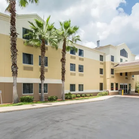 Comfort Inn & Suites DeLand - Near University