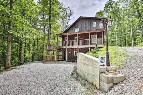 Hike & Zip-Line: Red River Gorge Cabin w/ Hot Tub! - 3-stjärniga
