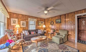Quaint and Scenic Country Cottage, 3 Mi to New River