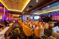 Ambassador Hotel - Dağ Manzaralı