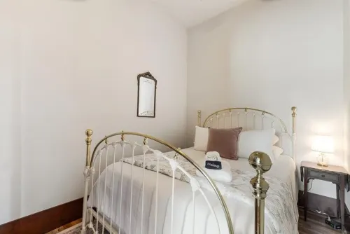 Elegant 1Br Loft in Historic Downtown Newberg – the 1888