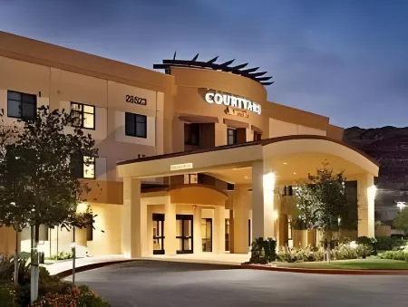 Courtyard Santa Clarita Valencia