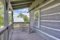 2 Mi to Mabry Mill: Mtn-view Cabin w/ Porch! - Homestays