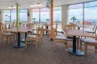 Days Inn & Suites by Wyndham Jekyll Island - Breakfast