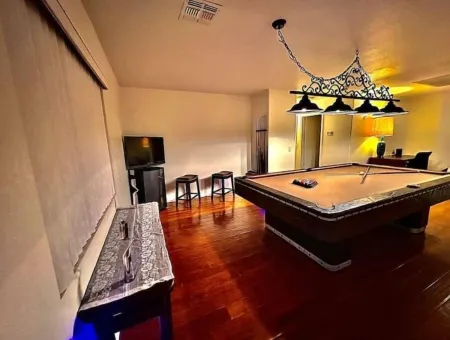 5BR/3.5BA w/2 Master Suites/Pool