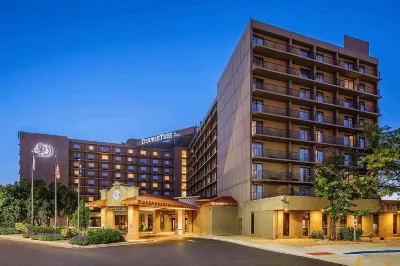 DoubleTree by Hilton Hotel Denver Hotels near Denver Art Museum