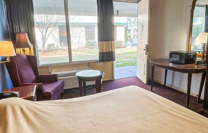 Super Inn & Suites by OYO Milledgeville